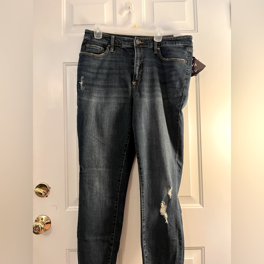 NWT Ava & Viv distressed skinny jeans 16w